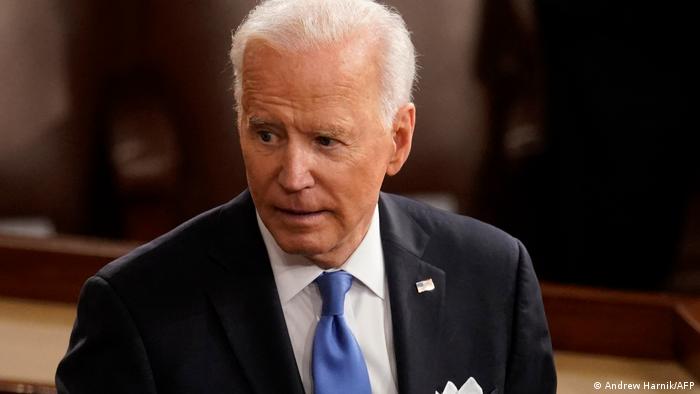 No momento, você está visualizando Biden ataca milícias apoiadas pelo Irã