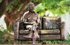 Leia mais sobre o artigo Escultura de Manoel de Barros já conta com câmera de segurança