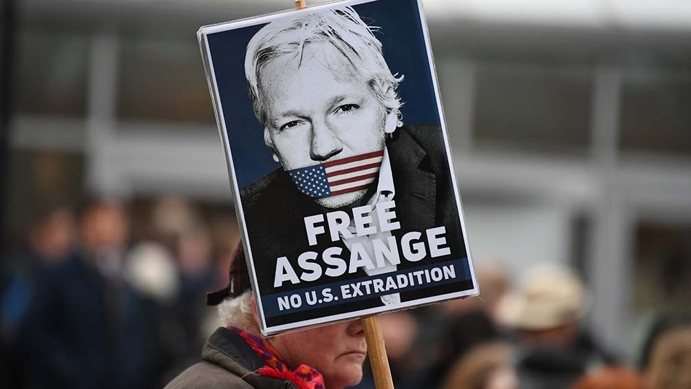 No momento, você está visualizando Com um piquenique, apoiadores de Assange exigiram sua liberdade em seu 50º aniversário