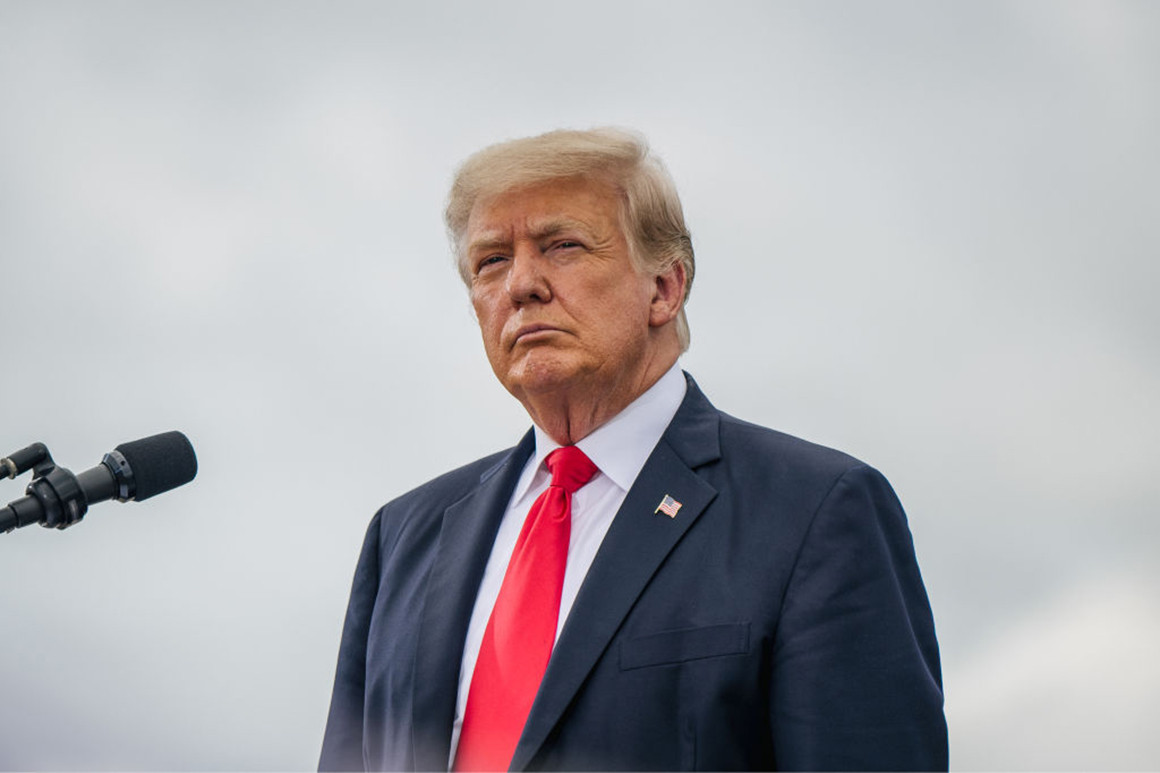 No momento, você está visualizando Trump processa Twitter, Google e Facebook alegando ‘censura’