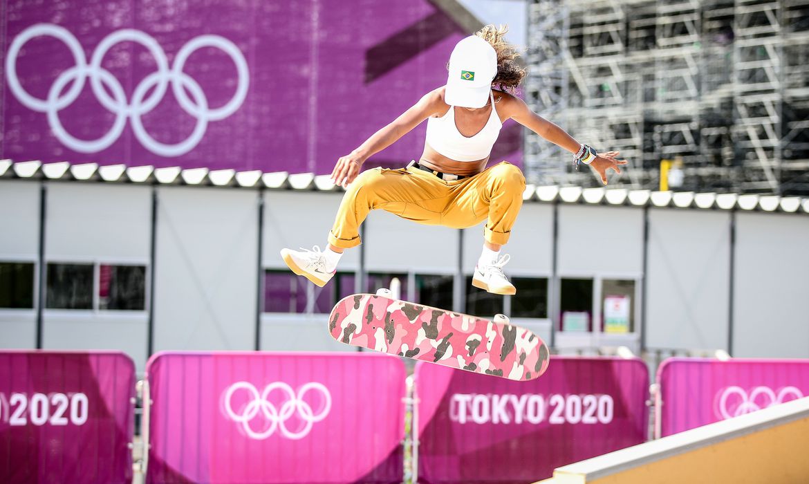No momento, você está visualizando Rayssa Leal, 13 anos, fatura medalha de prata no skate em Tóquio