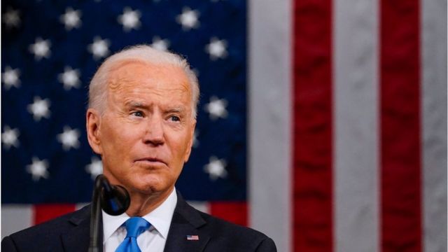 No momento, você está visualizando Biden propõe pagar US$ 100 para quem tomar vacina nos EUA