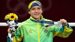 Leia mais sobre o artigo Boxe: Beatriz Ferreira perde para irlandesa e é prata em Tóquio
