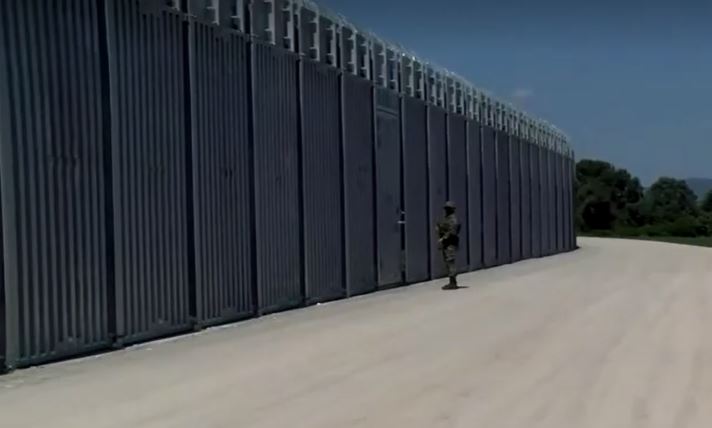 No momento, você está visualizando Grécia constrói muro de 40 km para barrar entrada de afegãos
