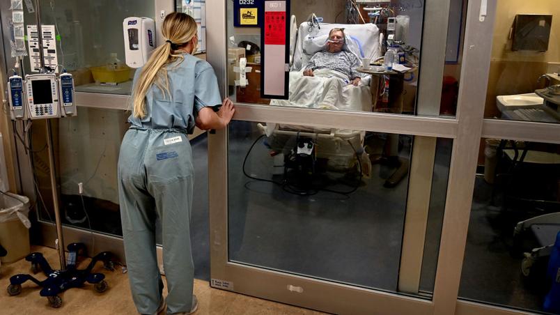 No momento, você está visualizando Hospitalizações nos EUA estão em seu ponto mais alto em 6 meses