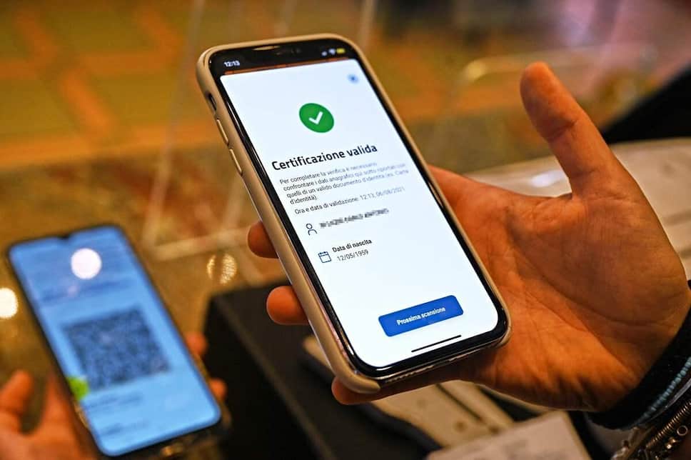 No momento, você está visualizando Polícia italiana desmantela rede que vende passaportes falsos de saúde