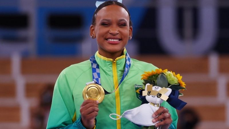No momento, você está visualizando Rebeca Andrade ganha ouro no salto em Tóquio
