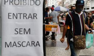 Leia mais sobre o artigo Cariocas mantêm proteção no primeiro dia da liberação de máscaras