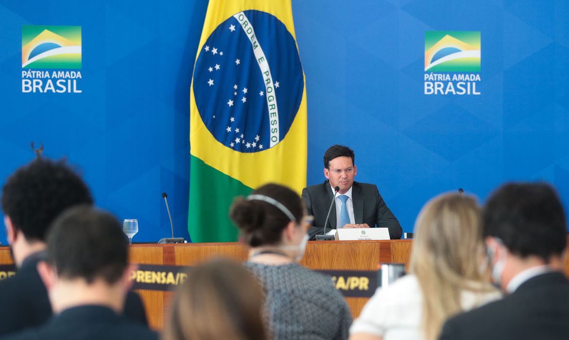 No momento, você está visualizando Ministro anuncia 20% de reajuste no programa Auxílio Brasil