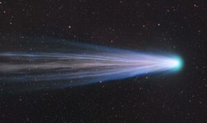 Leia mais sobre o artigo Cometa Leonard dá show de imagens enquanto se afasta da Terra