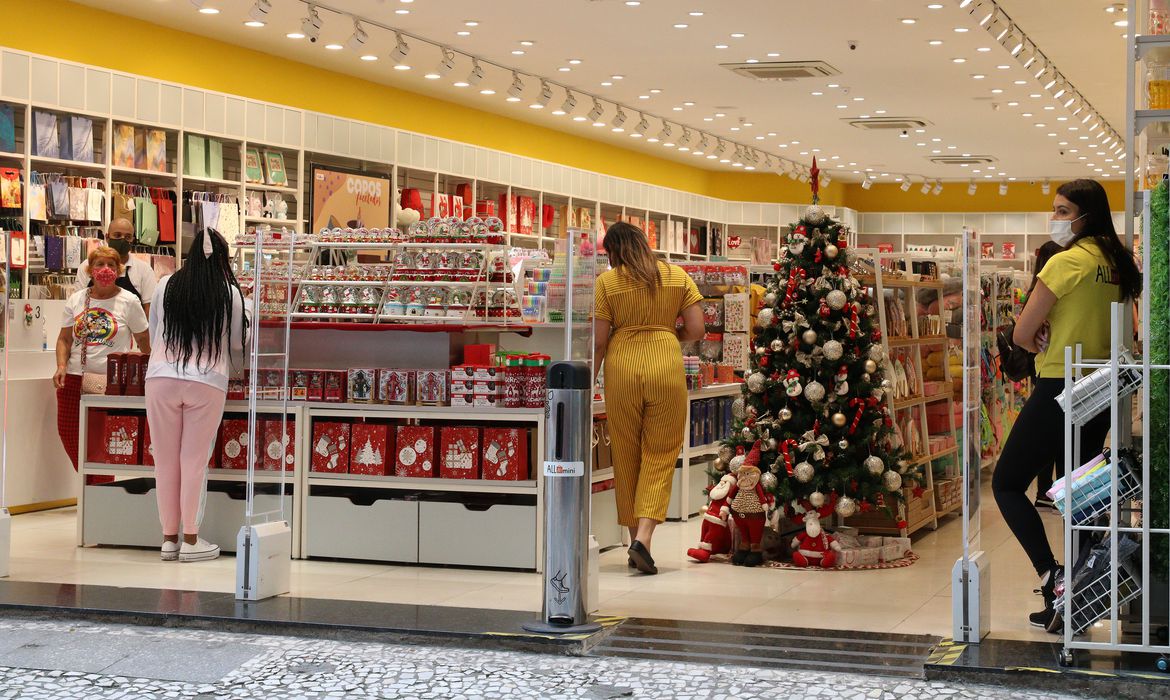 No momento, você está visualizando Alimentos e presentes pressionam inflação do Natal