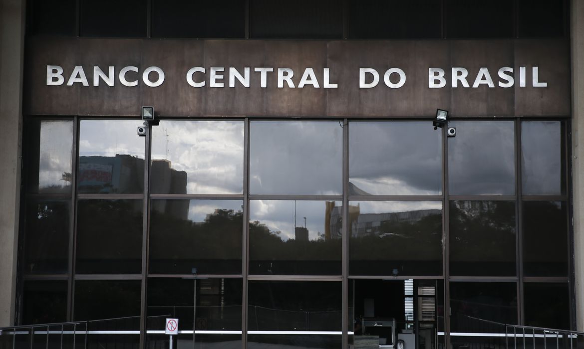 No momento, você está visualizando EDUCAÇÃO: Você sabe como são calculados os juros no Brasil?