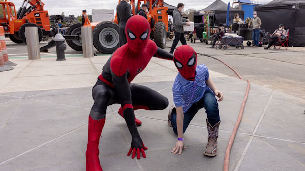 No momento, você está visualizando Tom Holland realiza sonho de garoto no set de Homem Aranha
