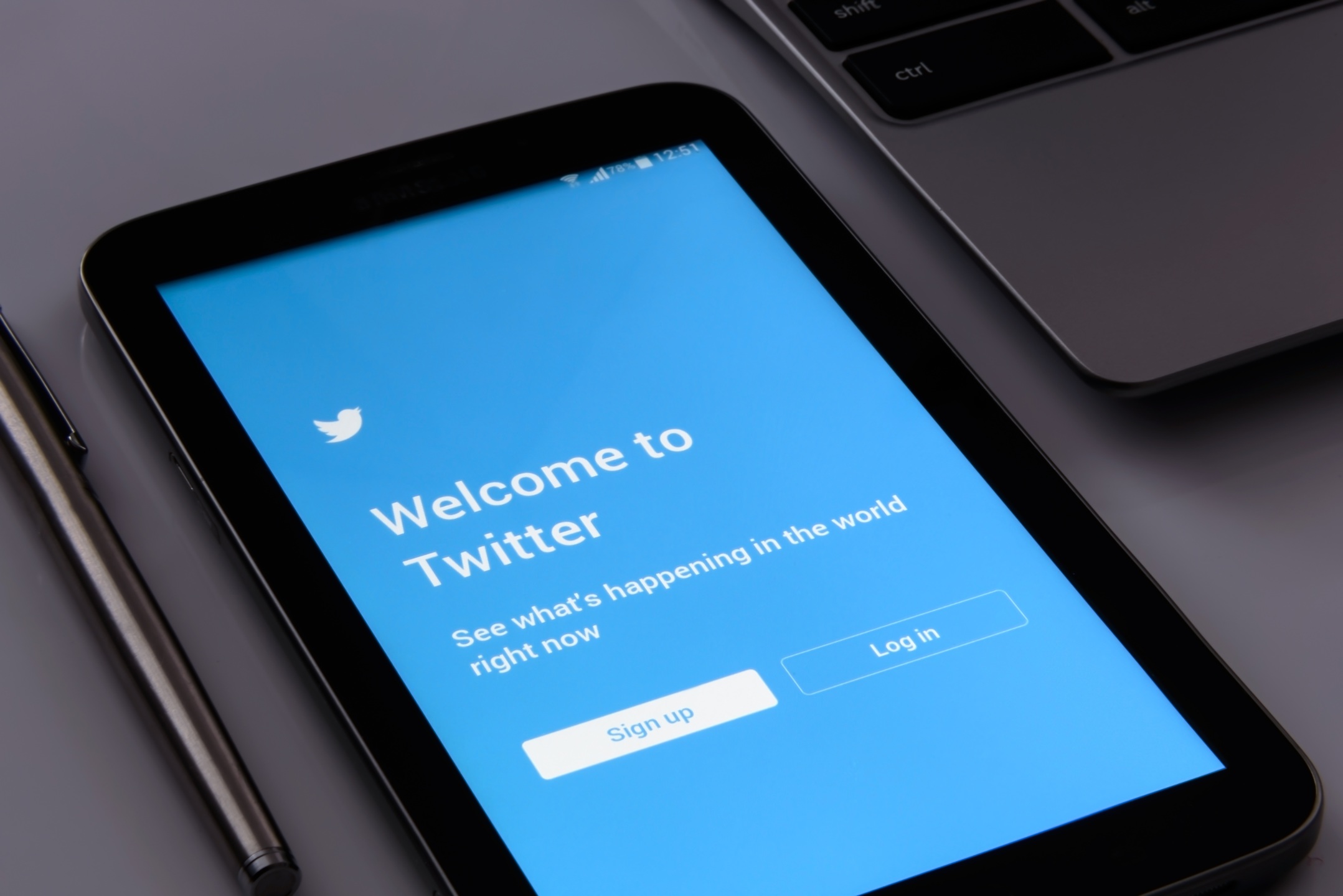 No momento, você está visualizando Twitter não vai permitir publicar imagens de outra pessoa sem autorização