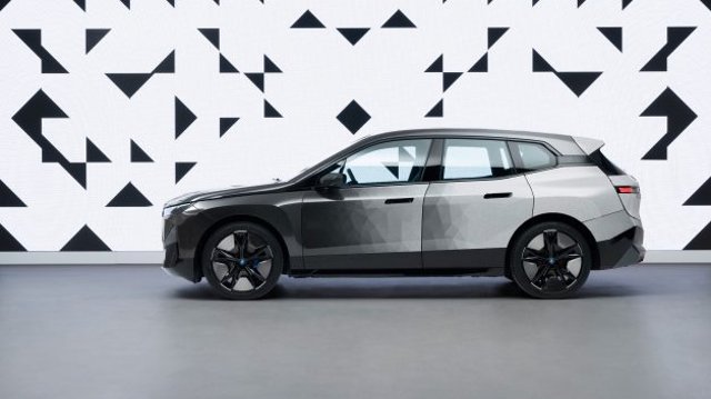 No momento, você está visualizando BMW anuncia carro elétrico capaz de mudar de cor em segundos