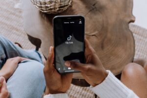 Leia mais sobre o artigo TikTok passa Google e se torna o site mais acessado em 2021