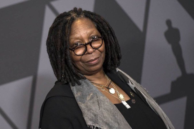 No momento, você está visualizando Whoopi Goldberg é suspensa por canal de TV por fala ofensiva sobre o Holocausto