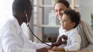Leia mais sobre o artigo Mulher é presa após levar o filho 130 vezes ao médico