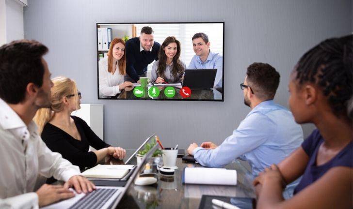 No momento, você está visualizando AOC apresenta painel para videoconferência com tradução simultânea