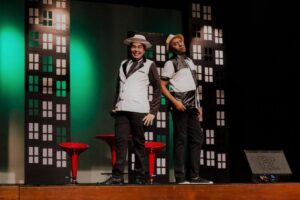 Leia mais sobre o artigo CINE TEATRO CUIBÁ: Nico e Lau são homenageados como Mestres da Cultura