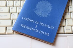 Leia mais sobre o artigo CLT ou CNPJ? Saiba o que é melhor para receber o seu salário