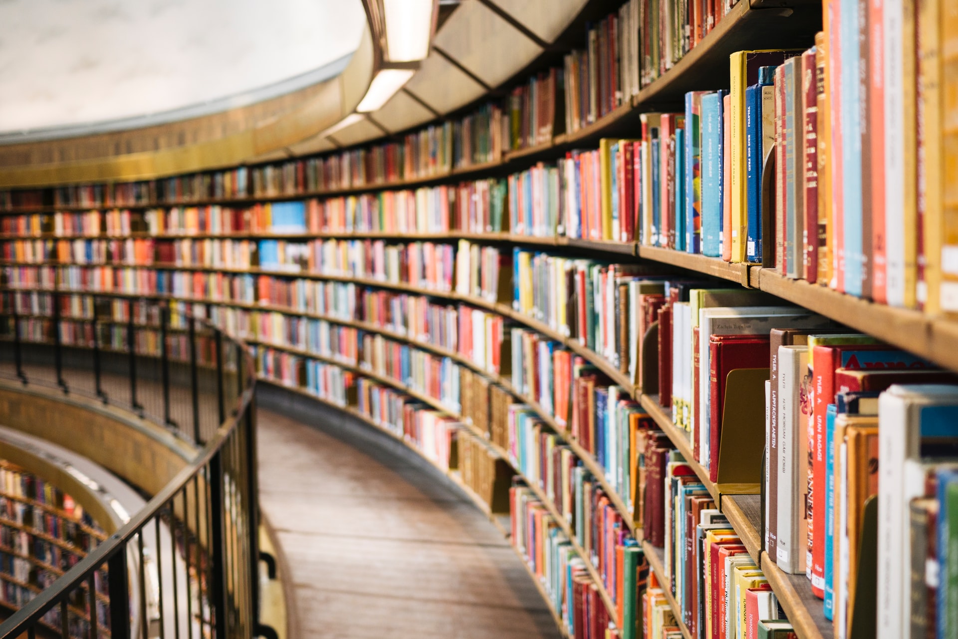 No momento, você está visualizando DIA MUNDIAL DO LIVRO: Confira descontos de livros na internet