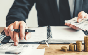 Leia mais sobre o artigo Dívida Pública cai 2,89% em março e fica em R$ 5,56 trilhões
