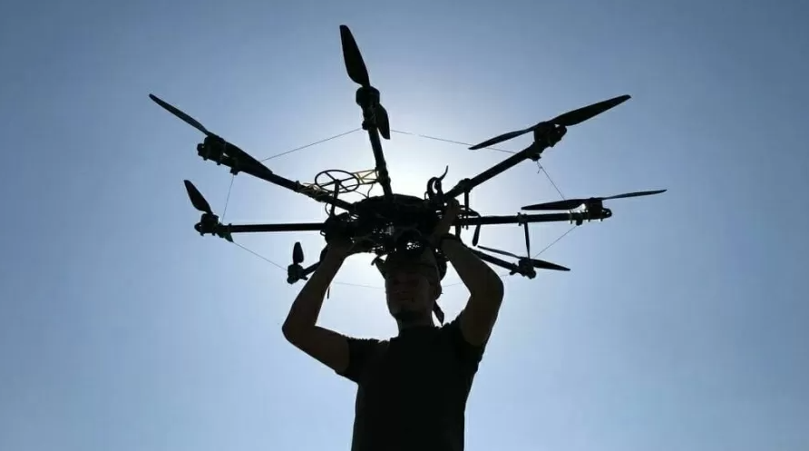 No momento, você está visualizando Drones da Ucrânia já destruíram vários veículos da Rússia