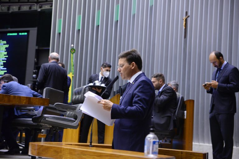 No momento, você está visualizando Câmara aprova MP que cria benefício extra a quem recebe o Auxílio Brasil