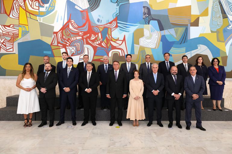 No momento, você está visualizando Novos ministros tomam posse em cerimônia no Palácio do Planalto