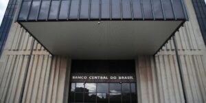 Leia mais sobre o artigo Comitê do Banco Central eleva Selic a 12,75% e anuncia novo aumento para junho