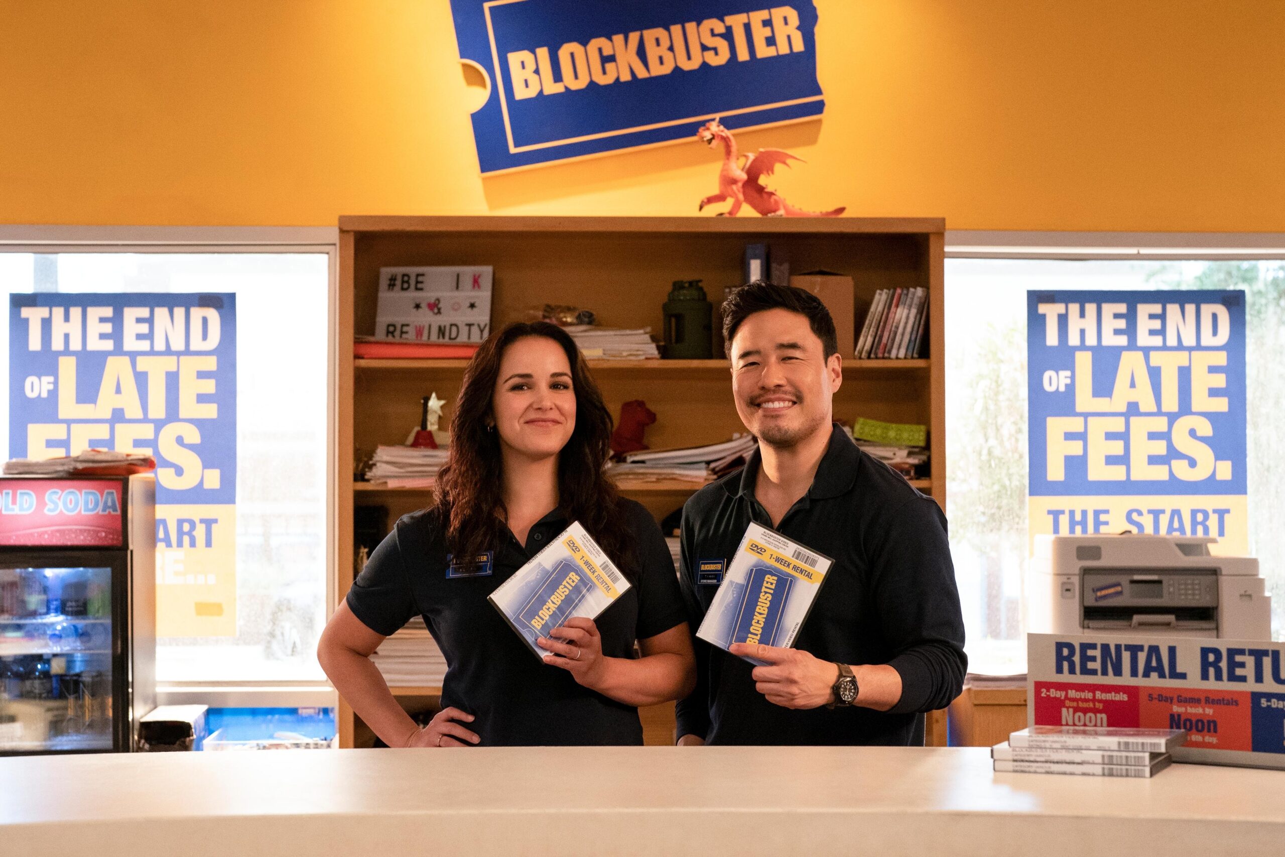 No momento, você está visualizando BLOCKBUSTER: Nova série cômica da Netflix fala sobre famosa rede de locadoras