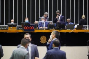 Leia mais sobre o artigo Câmara deve votar projeto que limita ICMS de combustíveis