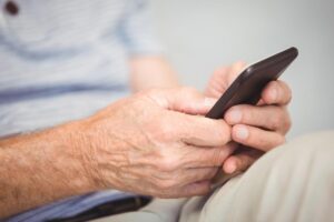 Leia mais sobre o artigo Brasileiros aderem ao “celular do Pix”, aparelho para deixar em casa