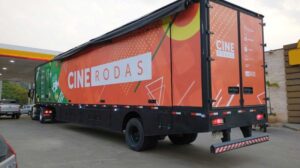 Leia mais sobre o artigo Cuiabá recebe projeto Cine Rodas Brasil com curtas-metragens e animações ao ar livre