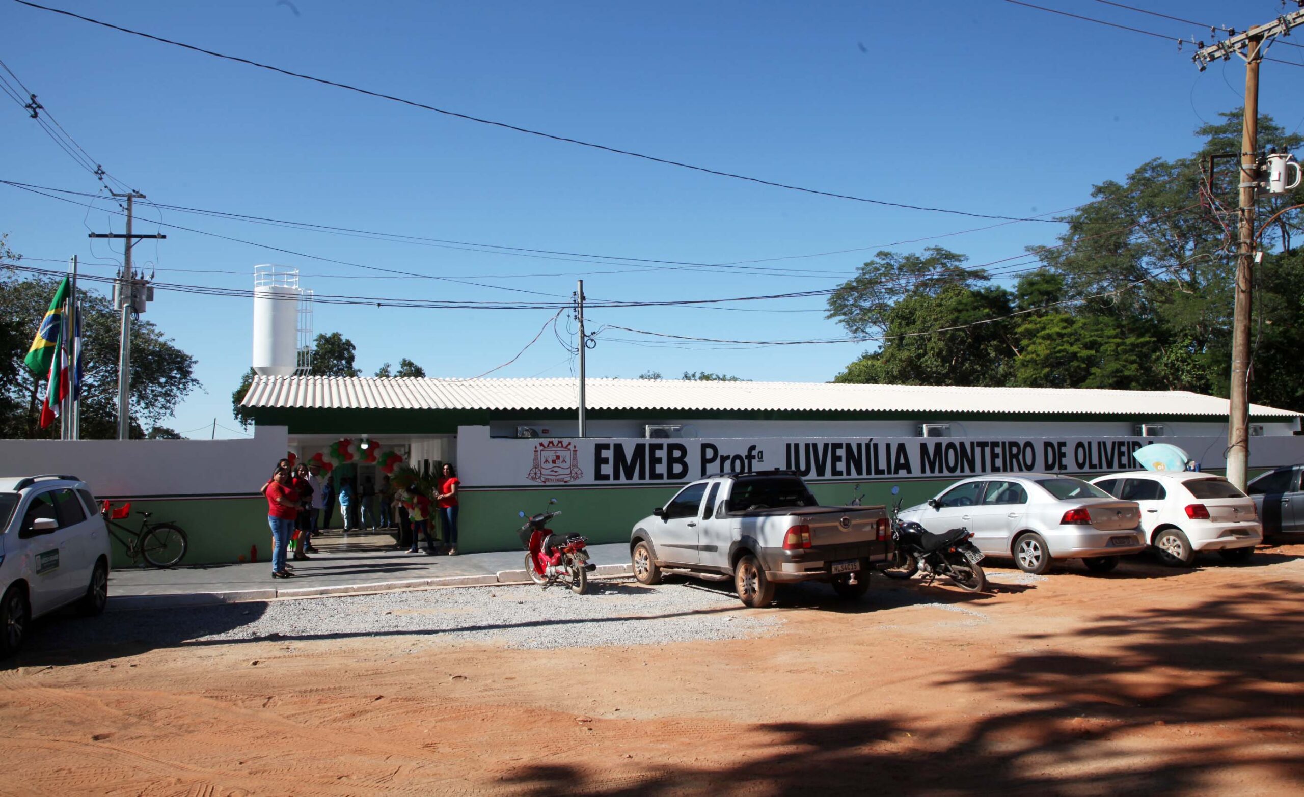 No momento, você está visualizando Diretora se emociona na entrega da reforma da ‘EMEB Juvenília Monteiro de Oliveira”
