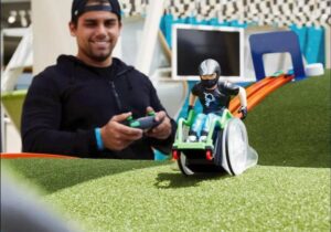 Leia mais sobre o artigo Hot Wheels lança brinquedo de cadeira de rodas com controle remoto