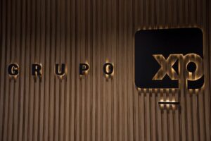 Leia mais sobre o artigo Faculdade XP é criada para formar profissionais da área de tecnologia