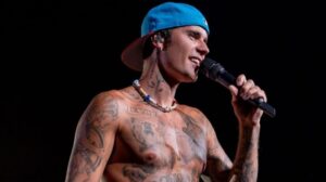 Leia mais sobre o artigo Justin Bieber tem parte do rosto paralisado por síndrome de Ramsay Hunt