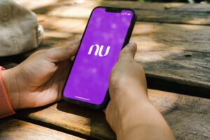 Leia mais sobre o artigo Nubank vai deixar clientes comprar e vender criptomoedas