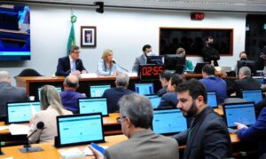 Leia mais sobre o artigo Comissão especial da Câmara aprova PEC que concede benefícios sociais