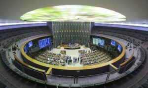 Leia mais sobre o artigo Após apagão, Câmara retoma votação da PEC dos Benefícios Sociais