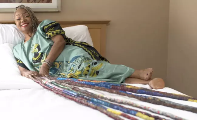 No momento, você está visualizando Mulher bate recorde mundial sem cortar unhas há 25 anos
