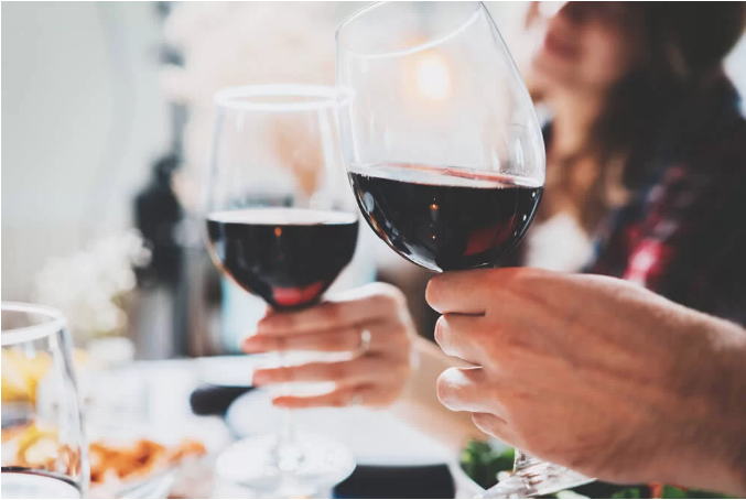 No momento, você está visualizando VINHO: Conheça 5 mitos mais comuns sobre a bebida