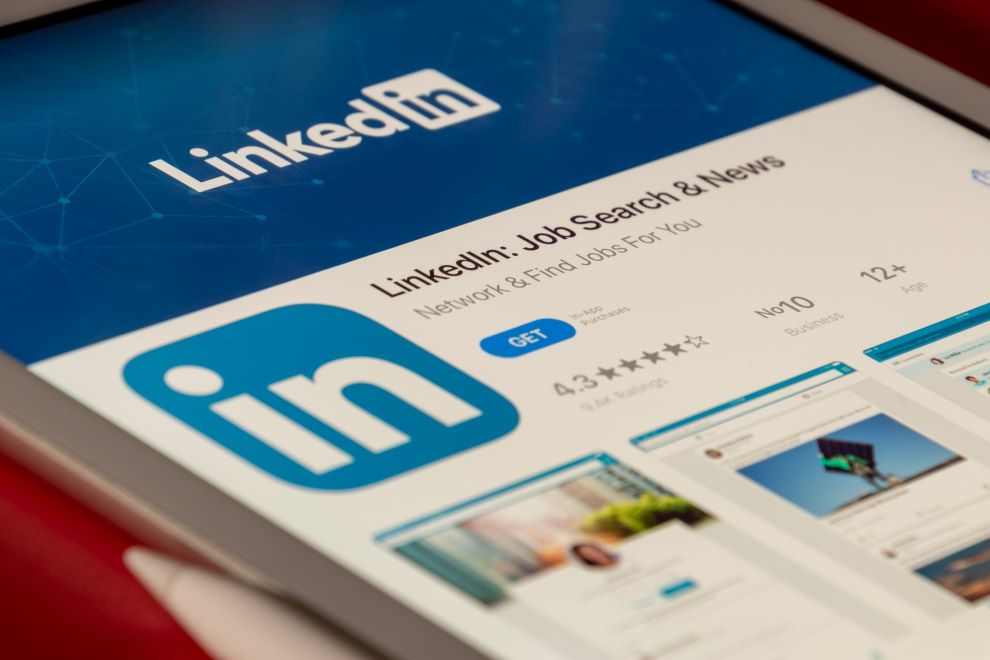 No momento, você está visualizando Brasileiros preferem procurar emprego nas redes sociais