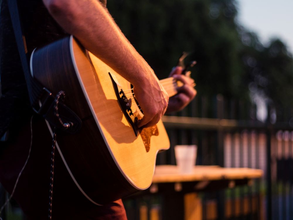 No momento, você está visualizando Encontro com música ao vivo reúne artistas locais em Cuiabá
