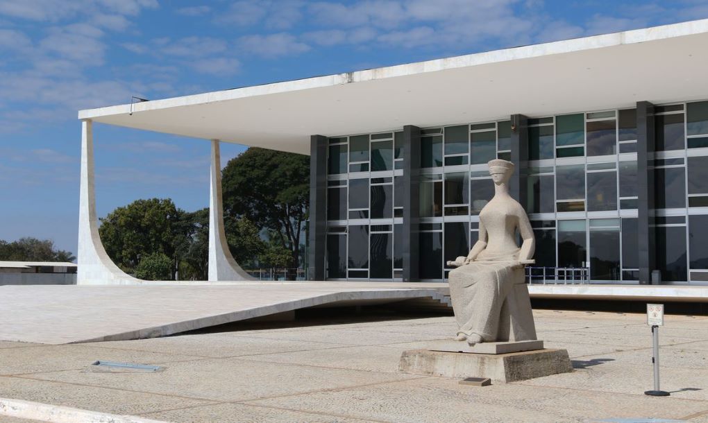 No momento, você está visualizando STF vota reajuste de salários de ministros e juízes