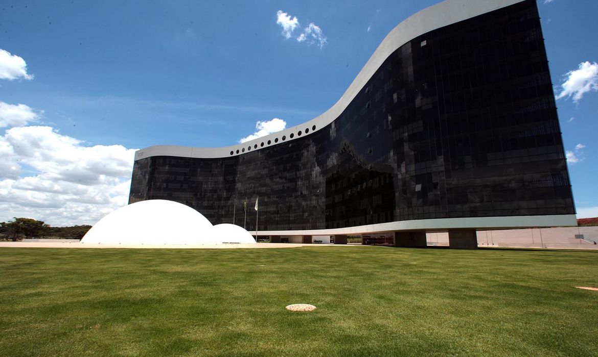 No momento, você está visualizando TSE recebe mais de 24 mil pedidos de registro de candidatura para as eleições