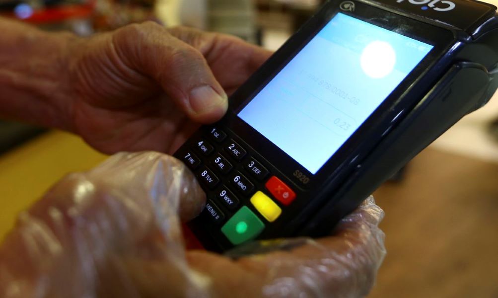 No momento, você está visualizando Limite de cobrança de taxas nas máquinas de cartão é firmado