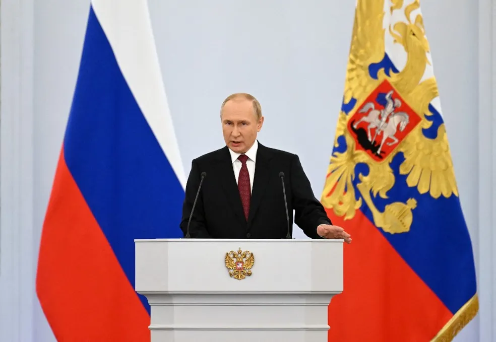 No momento, você está visualizando Putin assina anexação de quatro regiões da Ucrânia